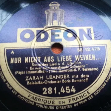 Nur nicht aus Liebe weinen… / Romanze