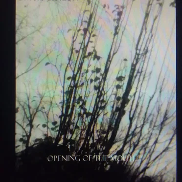 [opening of the mouth]