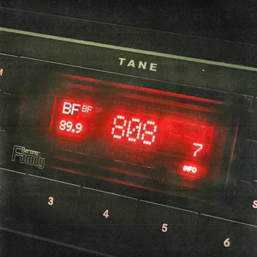 808