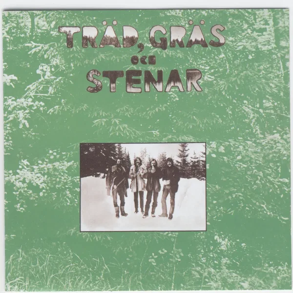 Träd, gräs och stenar