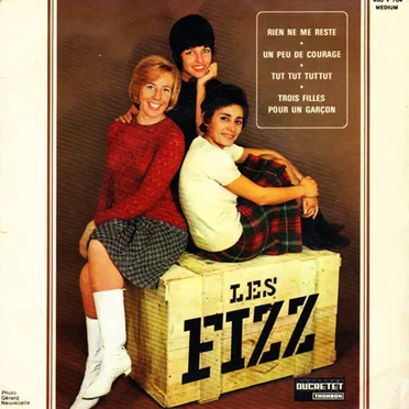 Trois Filles Pour Un Garçon / Rien Ne Me Reste / Un Peu De Courage / Tut Tut Tut Tut