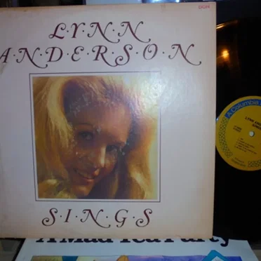 Sings