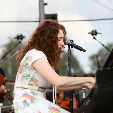 Bonnaroo 2010: Regina Spektor In Concert