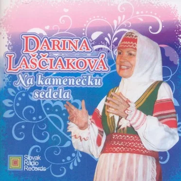 Na kamenečku sedela