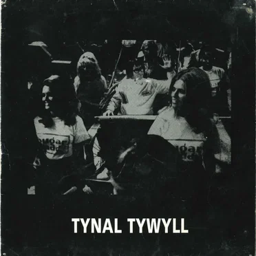 Mae'r Telyn Wedi Torri / Y Gwyliau