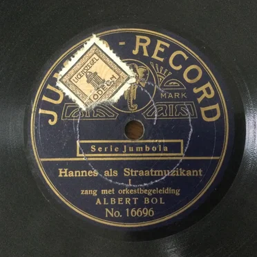Hannes als straatmuzikant I / Hannes als straatmuzikant II