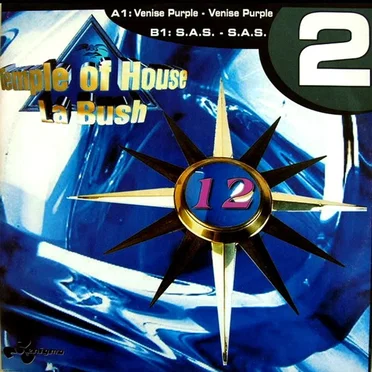 La Bush Temple Of House 12 / 2