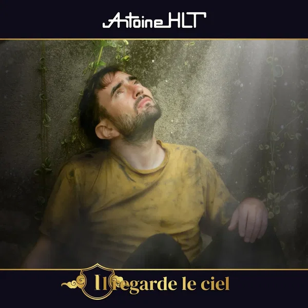 Il regarde le ciel