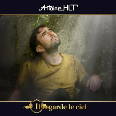 Il regarde le ciel
