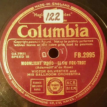 Moonlight Mood / Kiss Me (Besame Mucho)