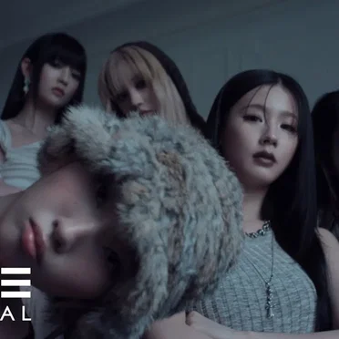Girlfriend by i‐dle - album cover