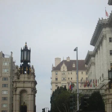 Music in San Francisco 12:20 PM 11/15/2021 (Mics Mess Up a bit)