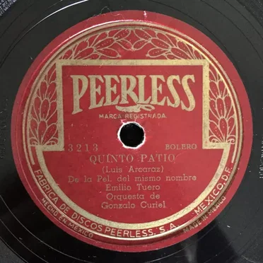 Quinto patio / Viajera