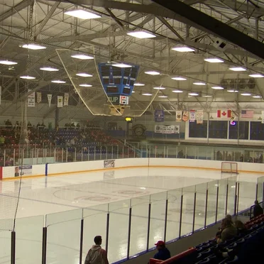 005: Welland arena hockey game c2016