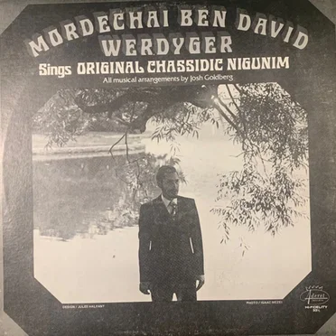 Sings Original Chassidic Nigunim