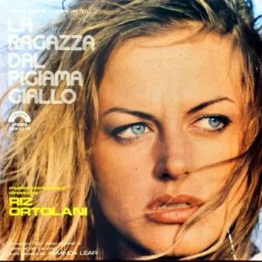 La ragazza dal pigiama giallo