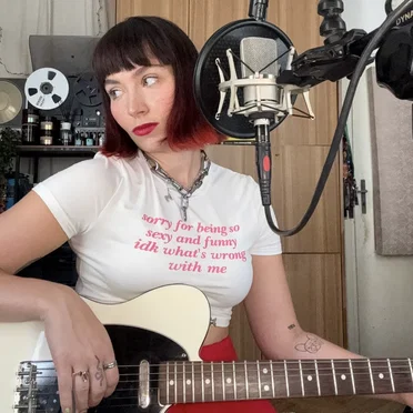 Marysia Kowalska (na gitarze)